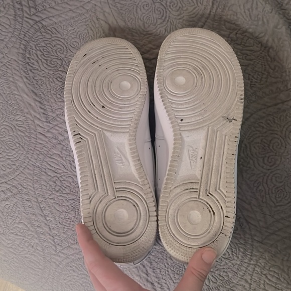 Low top white Air Force 1s - Picture 5 of 5